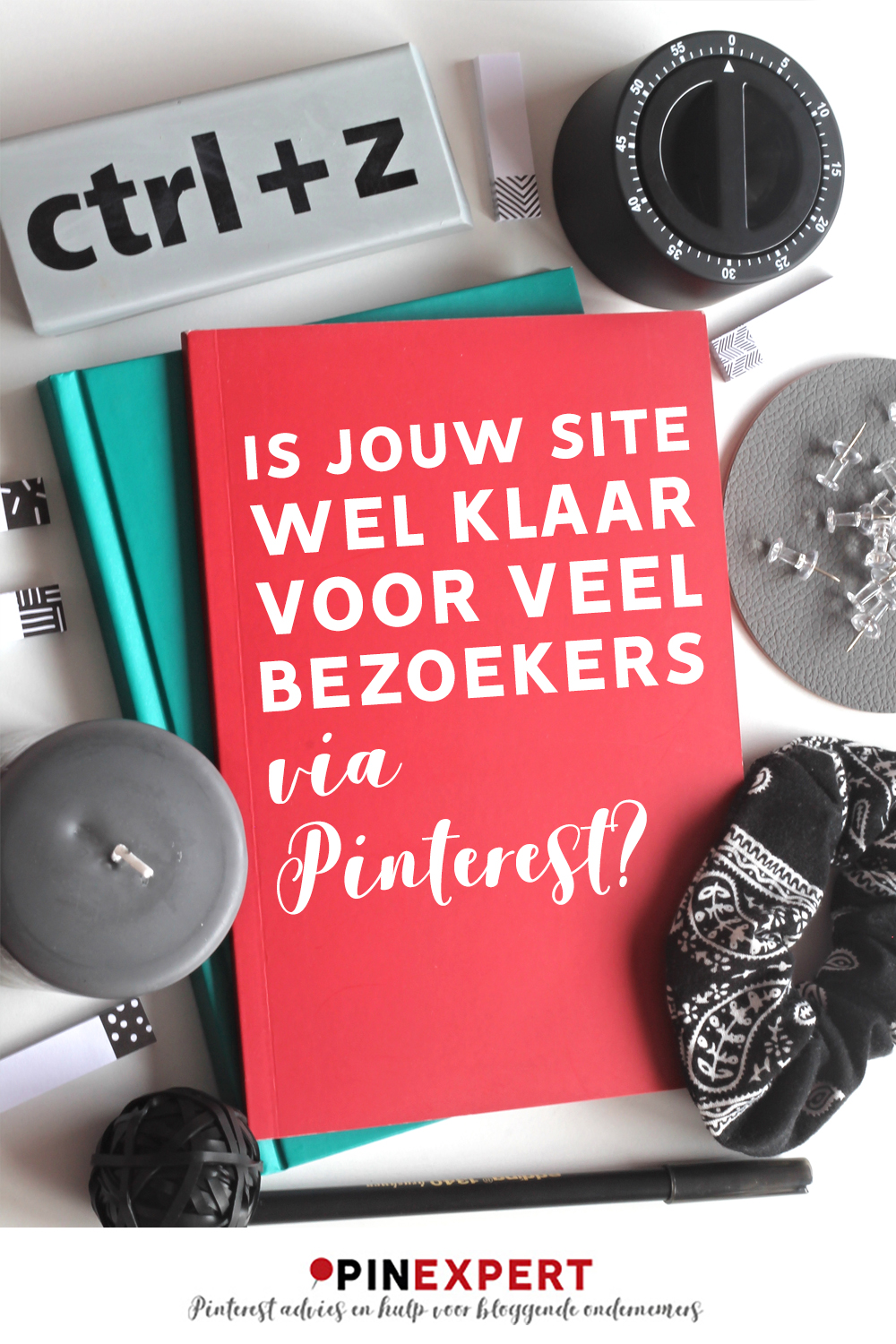 Flatlay kantoorartikelen met tekst Is jouw site wel klaar voor veel bezoekers via Pinterest
